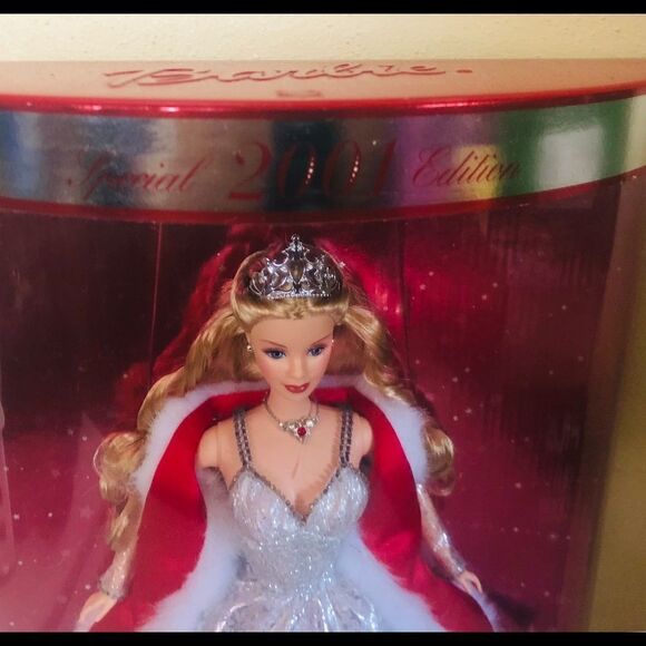 New Special Edition 2001 HolidayCelebration Barbie - Picture 4 of 7